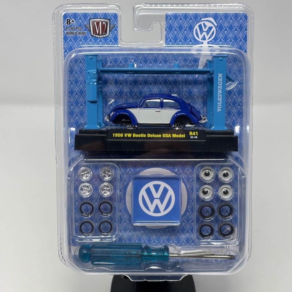 M2 Machines 1956 VW Beetle Deluxe USA Model R41 21-19 Blue White 1:64 Model Kit
